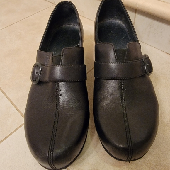 Dansko Black Leather Shoes - Picture 2 of 15